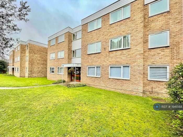 2 Bedroom Flat To Rent In Woodhaven Gardens, Ilford, IG6