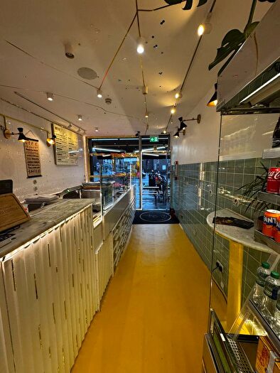 2 Bedroom Flat For Sale In Mile End Road, London, E1