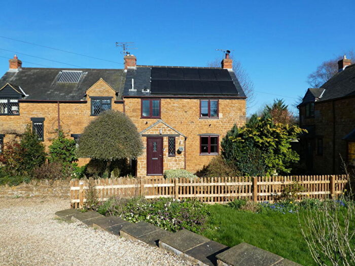 3 Bedroom Barn Conversion For Sale In Chrilibarn Cottage, Hanwell, OX17