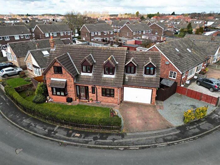 5 Bedroom Detached House For Sale In Greenacre Park, Gilberdyke, Brough, HU15