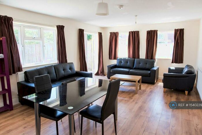 7 Bedroom Semi-Detached House To Rent In Thornbury Avenue, Southampton, SO15