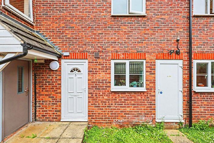 1 Bedroom Flat For Sale In Upper Priory Street, Northampton, NN1