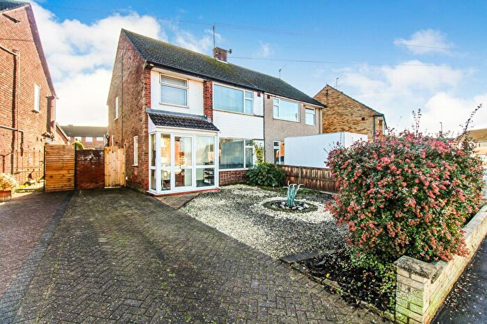 3 Bedroom Semi-Detached House For Sale In Winsford Avenue, Coventry, CV5
