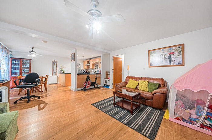 2 Bedroom Apartment For Sale In Alexander Court, Dee Lane, Chester, CH3