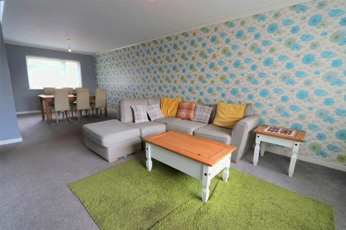 2 Bedroom Flat To Rent In Scholes Lane, Prestwich, Manchester, Greater Manchester, M25