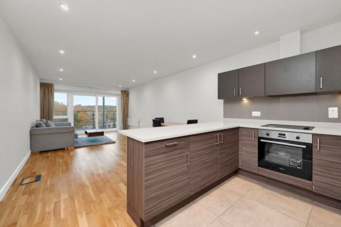 2 Bedroom Flat To Rent In Heritage Avenue, Bantam House, NW9