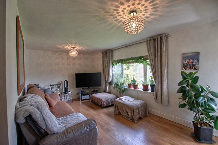 3 Bedroom Flat For Sale In Howe Circle, Newport, NP19