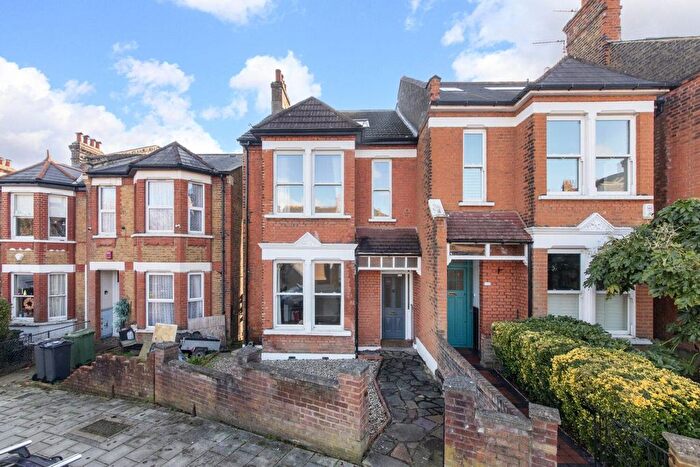 4 Bedroom Semi Detached House For Sale In Casewick Road, West Norwood, London, SE27