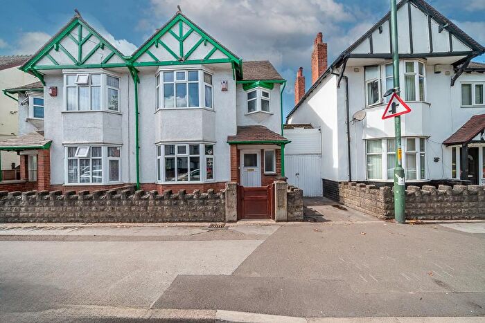 3 Bedroom Semi Detached House For Sale In Bloxwich Road, Walsall, WS3
