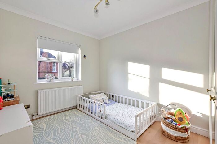 2 Bedroom Flat For Sale In Chorleywood Close, Rickmansworth, WD3