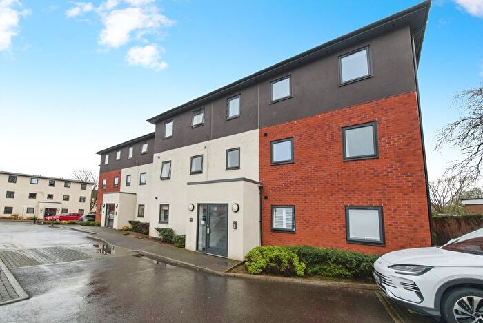 2 Bedroom Flat For Sale In Burnthouse Lane, Exeter, Devon, EX2
