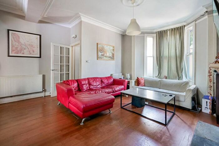 3 Bedroom Detached House To Rent In Kiver Road, Upper Holloway, N19