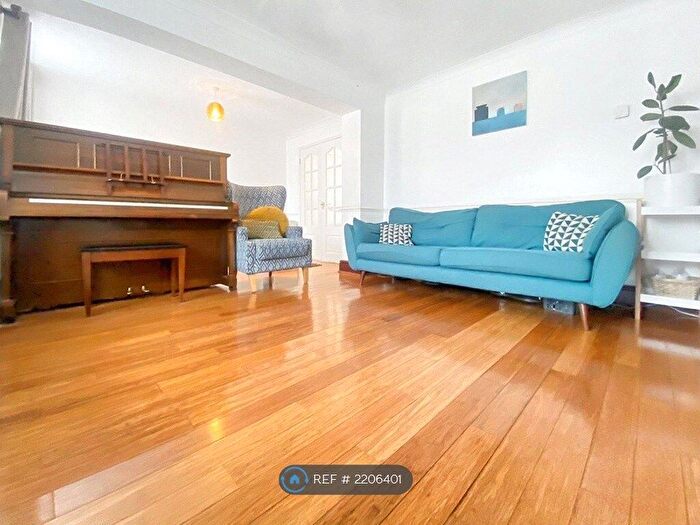 4 Bedroom End Of Terrace House To Rent In Walsham Road, Chatham, ME5