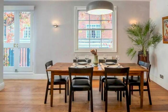 5 Bedroom Mews To Rent In Phillimore Walk, London, W8