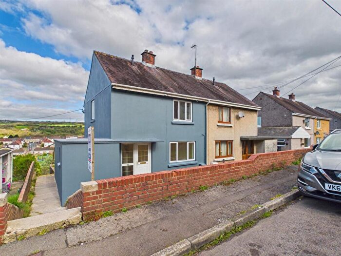 2 Bedroom Semi Detached House For Sale In Coedmawr, Ponthenry, Llanelli, SA15