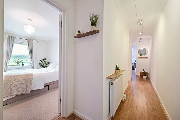 2 Bedroom Apartment To Rent In College Road, Harrow Weald, HA3