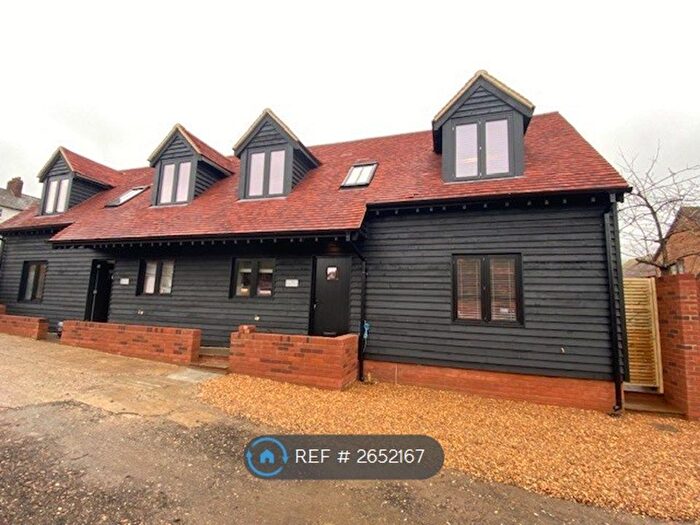2 Bedroom Semi-Detached House To Rent In High Street, Princes Risborough, HP27