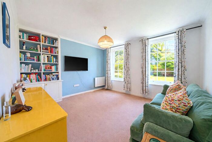 2 Bedroom Flat For Sale In Eaton House, Vicarage Crescent, London, SW11