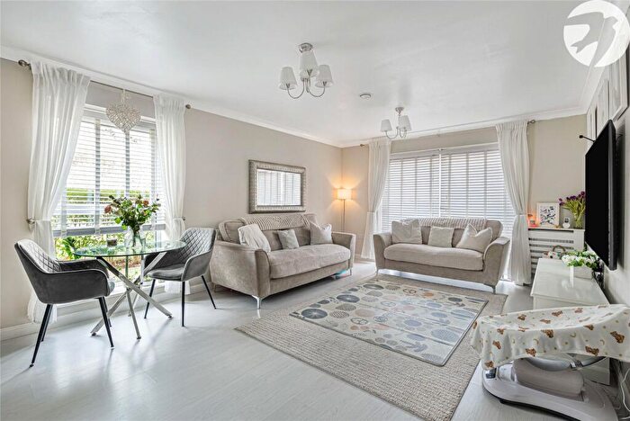 2 Bedroom Flat For Sale In Havelock Drive, Greenhithe, Kent, DA9