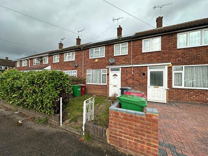 3 Bedroom Terraced House To Rent In Slough, Berkshire, SL3