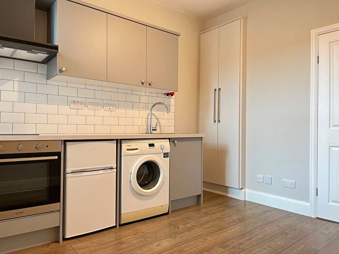 Studio To Rent In Crescent Road, Turnpike Lane, N15