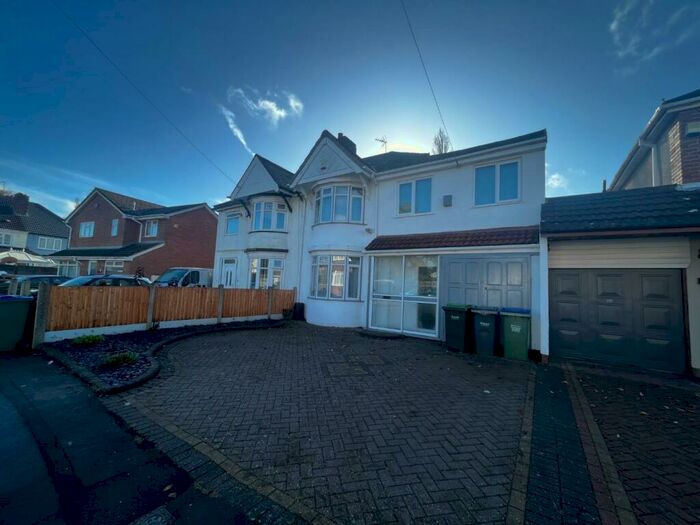 4 Bedroom Semi-Detached House To Rent In Edward Road, Oldbury, B68