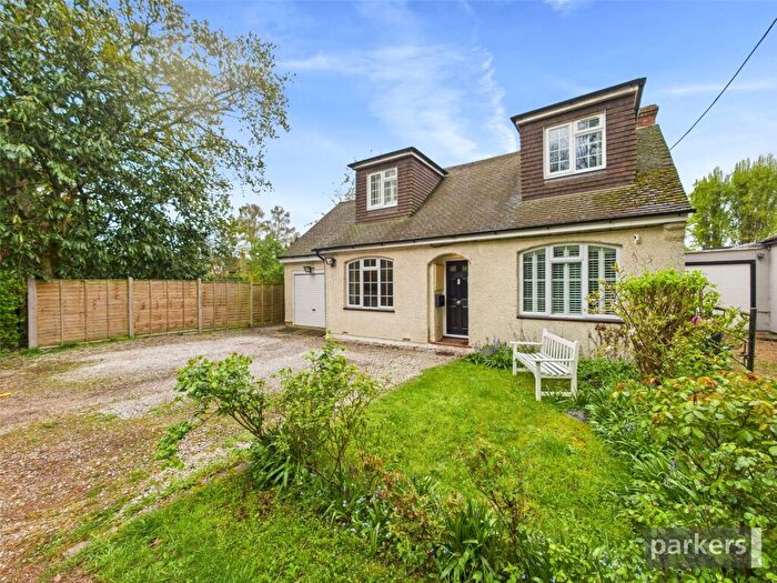 3 Bedroom Detached House For Sale In Edward Road, Charvil, Reading, Berkshire, RG10