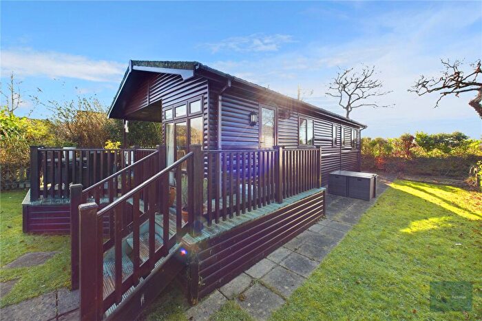 3 Bedroom Bungalow For Sale In The Thatches, Devon, PL21
