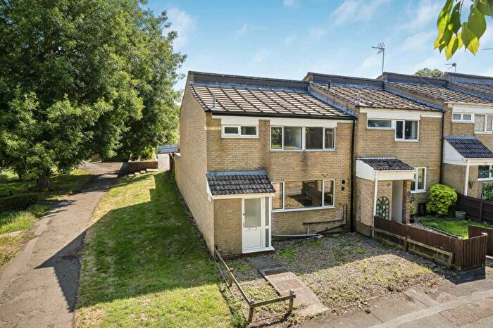 3 Bedroom End Of Terrace House For Sale In The Medway, Daventry, NN11
