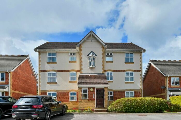 2 Bedroom Flat To Rent In Hadleigh Drive, Sutton, SM2