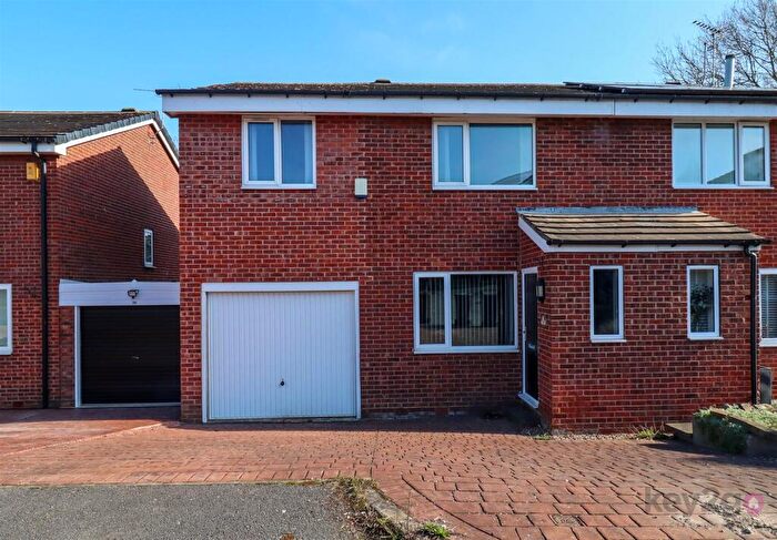 4 Bedroom Semi Detached House For Sale In Oakworth Close, Halfway, Sheffield, S20