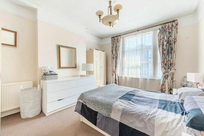 4 Bedroom Property To Rent In Earls Court Gardens, Earls Court, London, SW5