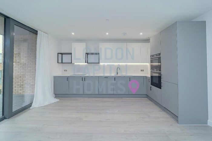 2 Bedroom Apartment To Rent In Willowbrook House, Green Lanes, Woodberry Down, London, N4