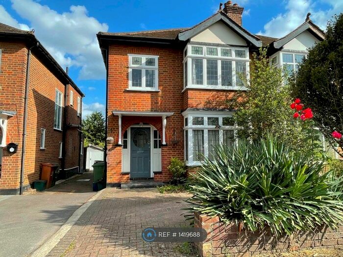 3 Bedroom Semi-Detached House To Rent In D'arcy Road, Cheam, Sutton, SM3