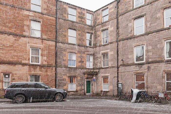 2 Bedroom Flat To Rent In L – Drumdryan Street, Edinburgh, EH3