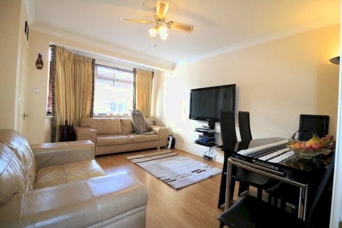 3 Bedroom Terraced House To Rent In Roslyn Close, London, CR4