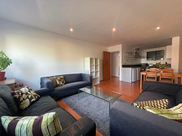 3 Bedroom Flat To Rent In John Ruskin Street, Elephant And Castle, London, SE5