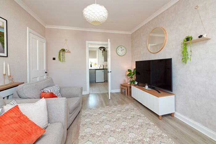2 Bedroom Flat For Sale In Wheatlands Drive, Kilbarchan, PA10