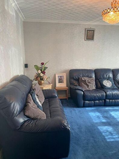 4 Bedroom Semi-Detached House To Rent In Alders Road, Greater London, HA8