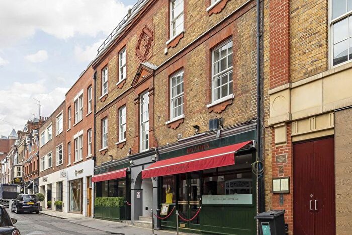 2 Bedroom Flat To Rent In Bruton Place, Mayfair, W1J