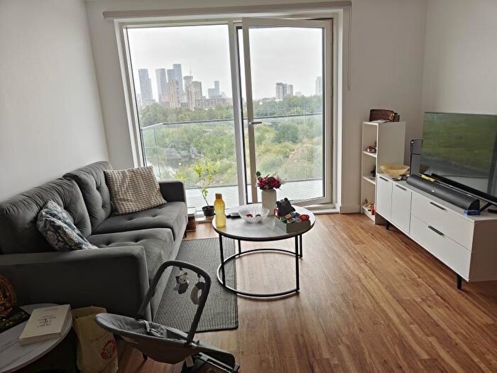 2 Bedroom Apartment To Rent In Manchester Waters :: Block C, M16