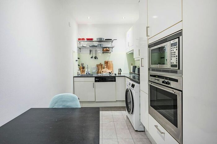 2 Bedroom Flat To Rent In Aldersgate Street, Clerkenwell, London, EC1A