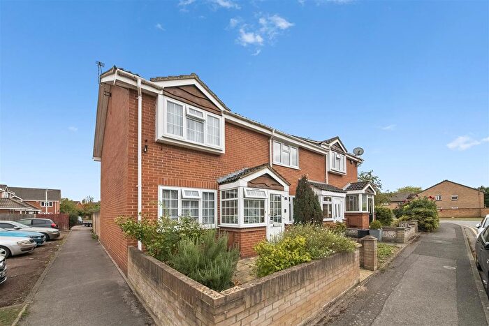 2 Bedroom End Terrace House For Sale In Paddington Close, Hayes, UB4