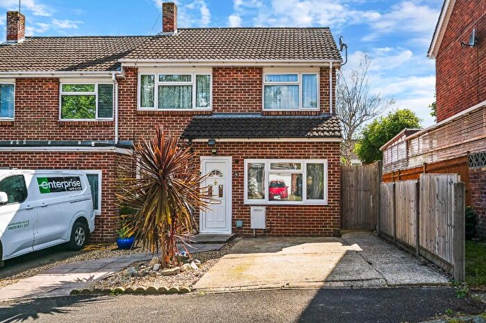 3 Bedroom End Of Terrace House For Sale In Rowe Ashe Way, Locks Heath, SO31