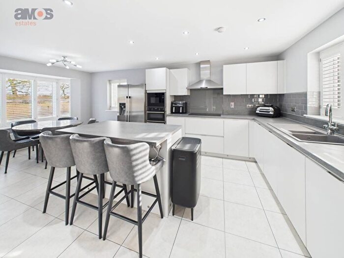 5 Bedroom Detached House For Sale In Alice Gardens, Rochford, Essex, SS4