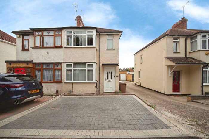 2 Bedroom Semi Detached House For Sale In Fourth Avenue, Luton, LU3