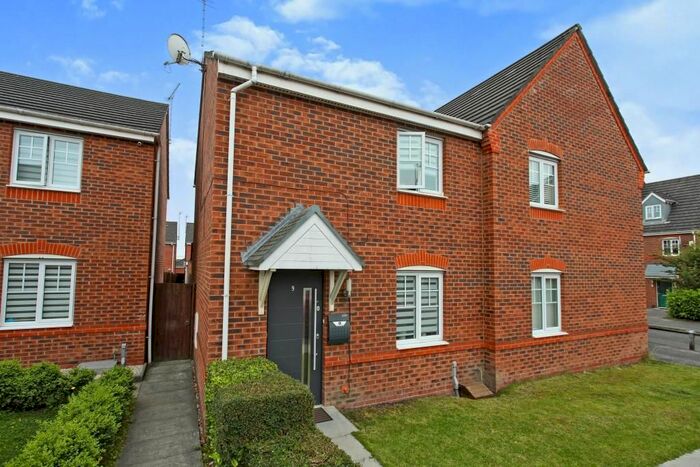 3 Bedroom Semi-Detached House To Rent In Bateman Close, CW1