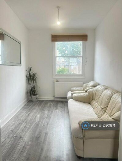 3 Bedroom Maisonette To Rent In King Henrys Walk, London, N1