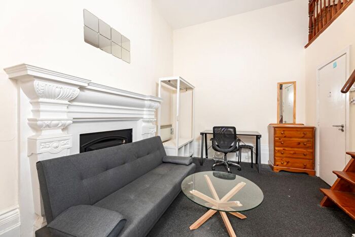 Studio To Rent In De Vere Gardens, London, W8