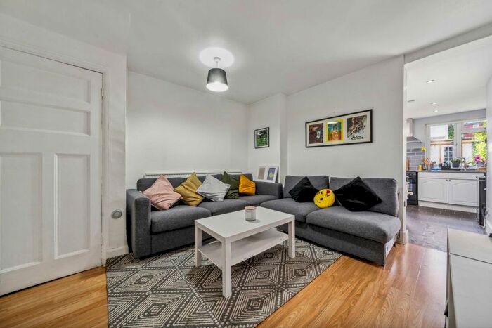 2 Bedroom Flat To Rent In Bicester Road, Richmond, TW9